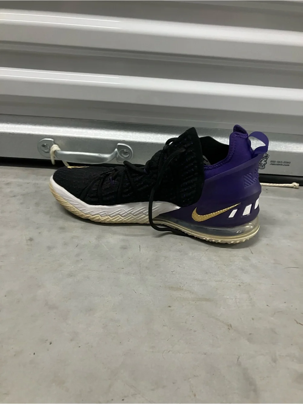 Nike Lebron 18 Lakers